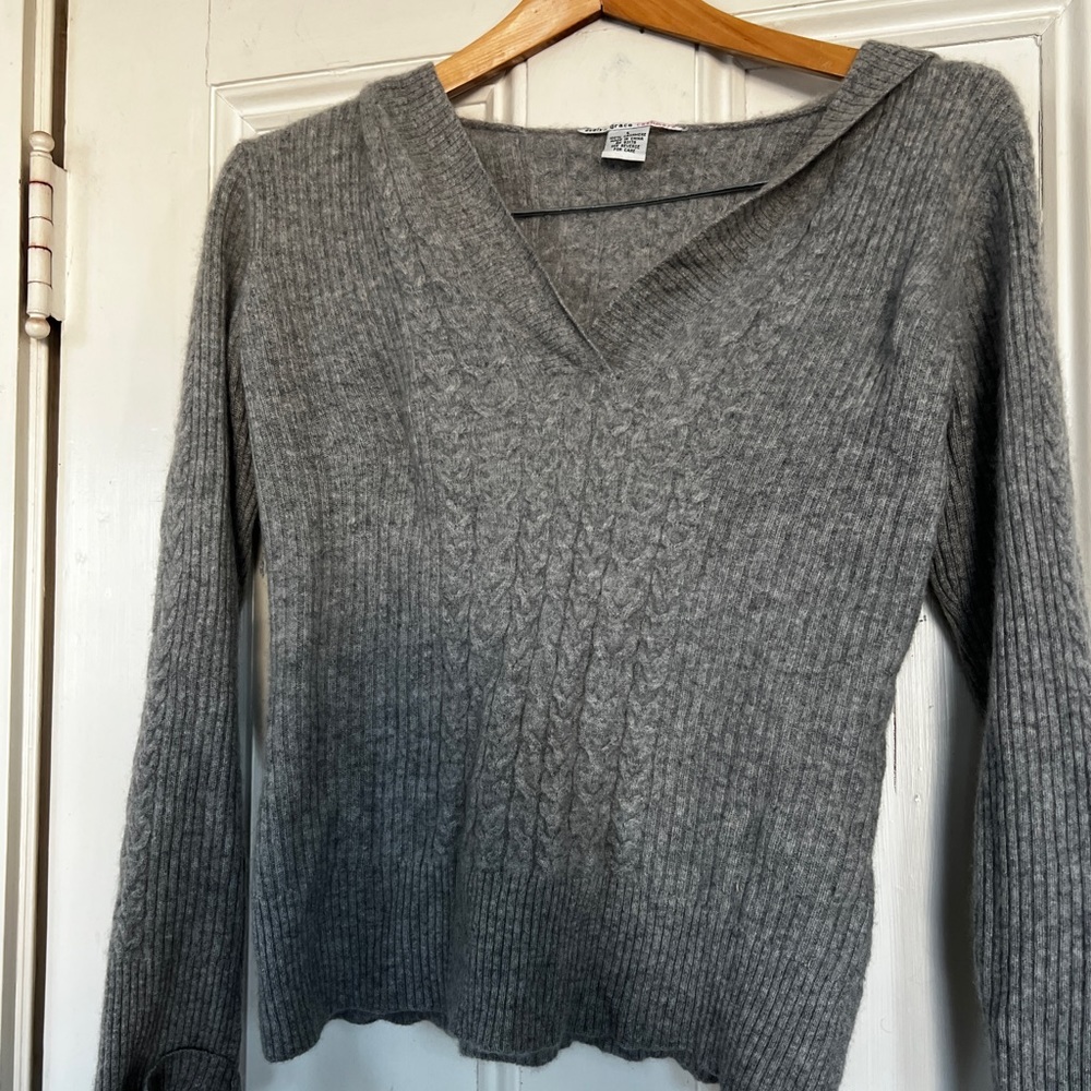 Evelyn Grace 100% cashmere goody, gray.